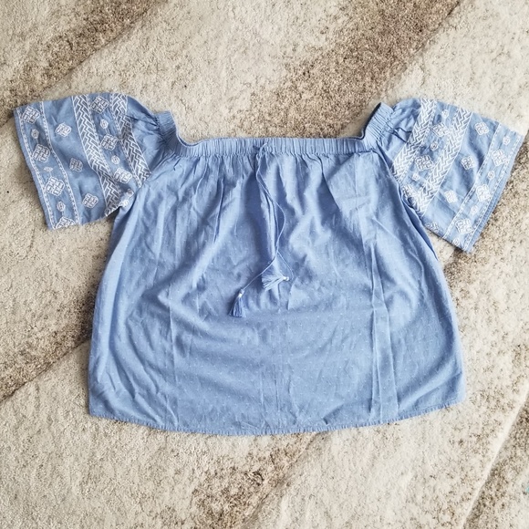 NWT OFF SHOULDER TOP Embroidered - Picture 2 of 6